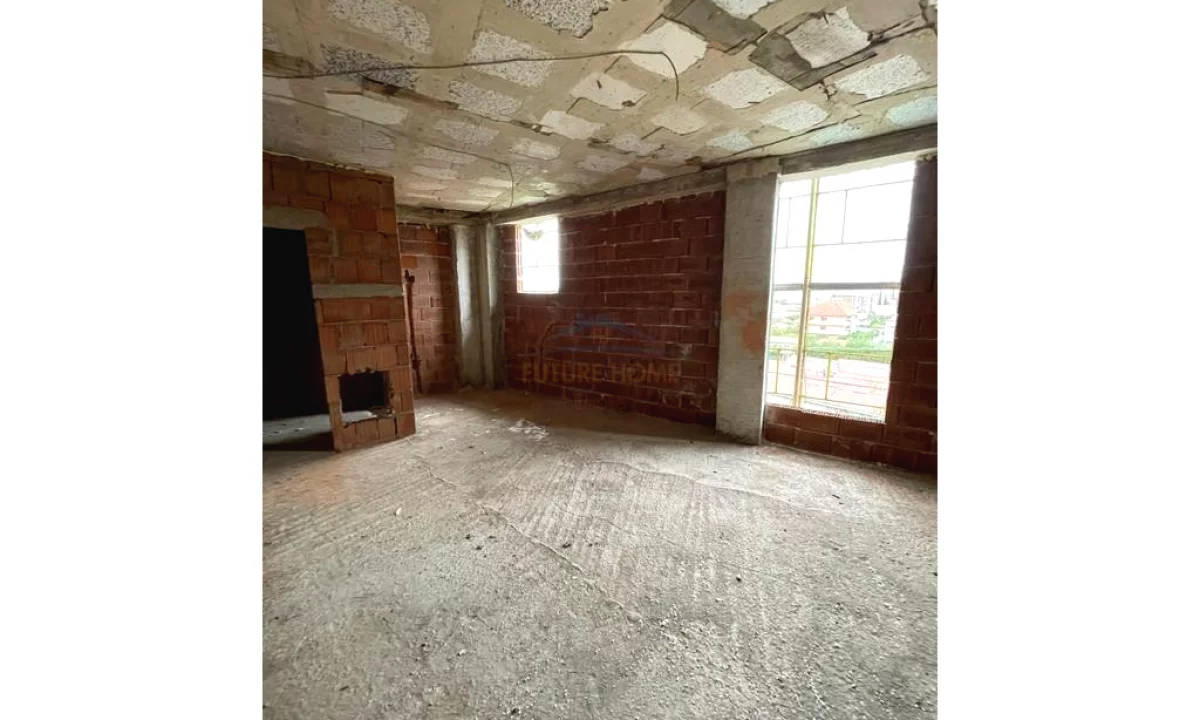 Shtepi ne shitje Apartament ne Tirane, 1+1, Mobilimi Bosh, pa mobiluar, Pagesa 90,000  Euro.