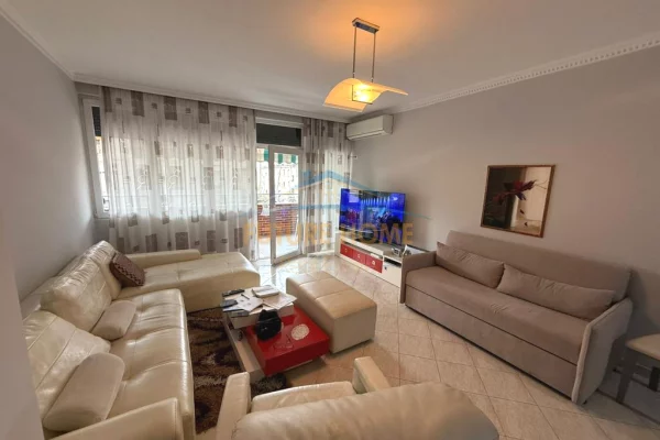 Shitet,Apartament 2+1+2+Depo,21 Dhjetori,Tiranë