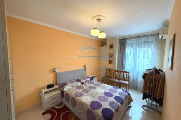 Shtepi ne shitje Apartament ne Tirane, 2+1, Mobilimi E mobiluar, Pagesa 250,000  Euro.