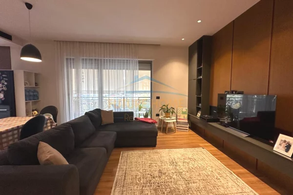 Shtepi ne shitje Apartament ne Tirane, 2+1, Mobilimi E mobiluar, Pagesa 440,000  Euro.