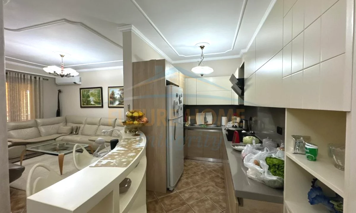 Shtepi ne shitje Apartament ne Tirane, 3+1, Mobilimi E mobiluar, Pagesa 290,000  Euro.