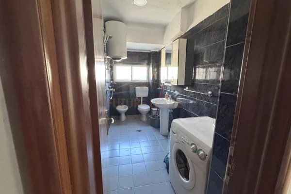 Shitet, Apartament 2+1, Oxhaku, Tiranë.