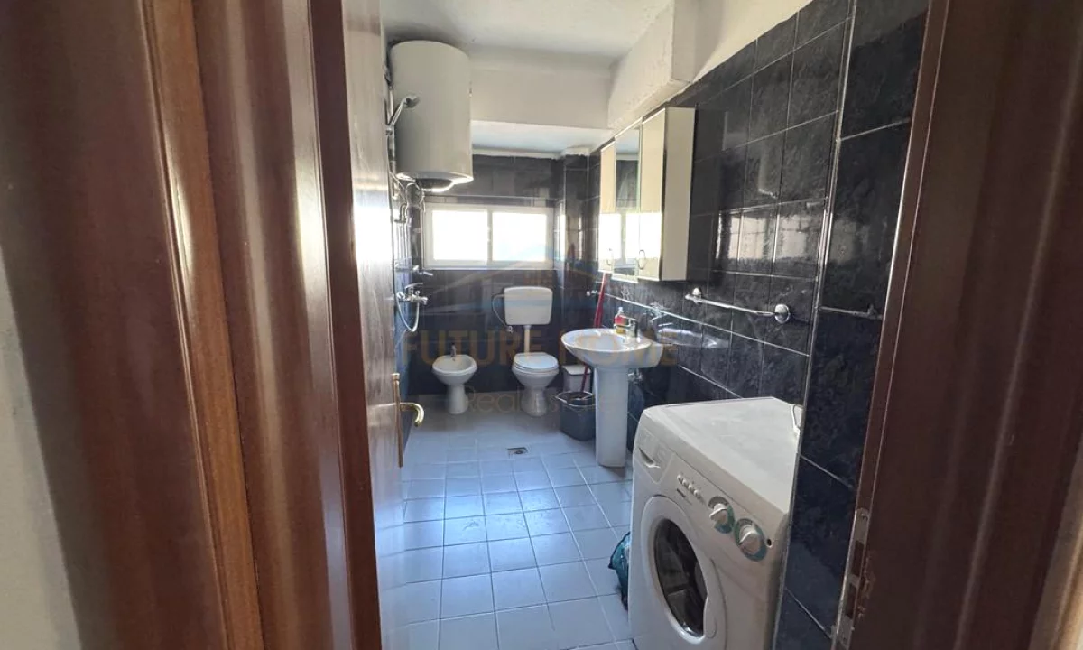 Shtepi ne shitje Apartament ne Tirane, 2+1, Mobilimi Bosh, pa mobiluar, Pagesa 135,000  Euro.