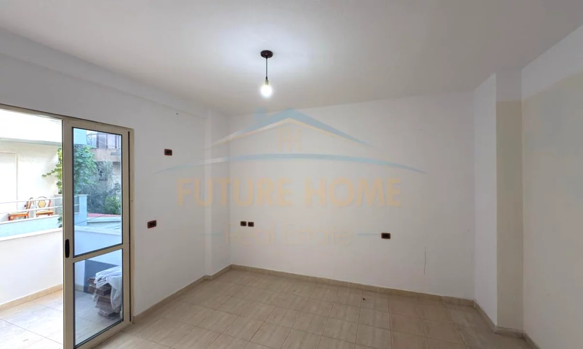 Shtepi ne shitje Apartament ne Tirane, 2+1, Mobilimi Bosh, pa mobiluar, Pagesa 175,000  Euro.