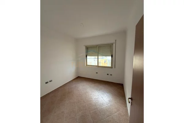 Shitet, Apartament 2+1+2, Liqeni i Thatë, Tiranë