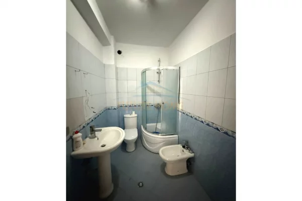 Shtepi ne shitje Apartament ne Tirane, 2+1, Mobilimi Bosh, pa mobiluar, Pagesa 225,000  Euro.