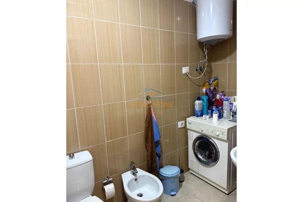 Shtepi ne shitje Apartament ne Tirane, 2+1, Mobilimi E mobiluar, Pagesa 215,900  Euro.