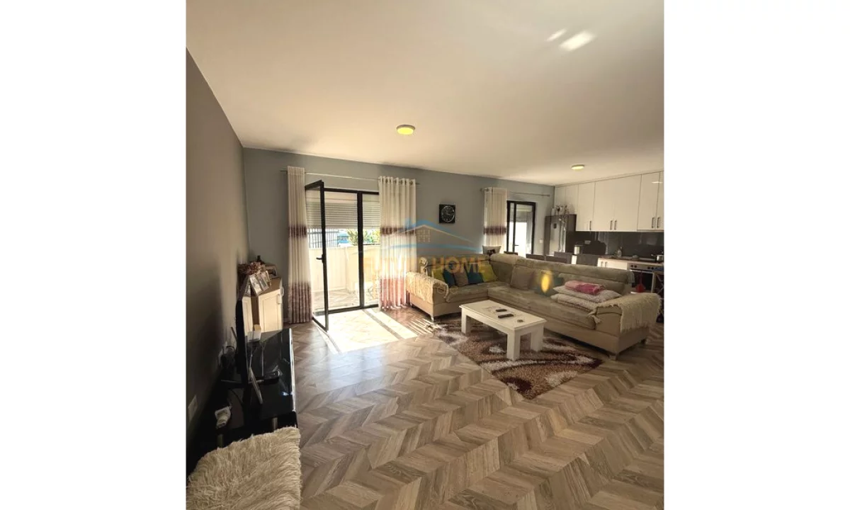 Shtepi ne shitje Apartament ne Tirane, 2+1, Mobilimi E mobiluar, Pagesa 215,900  Euro.