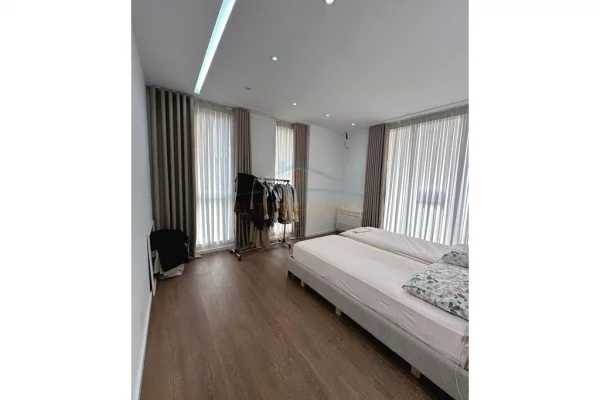 Shtepi ne shitje Apartament ne Tirane, 3+1, Mobilimi E mobiluar, Pagesa 350,000  Euro.