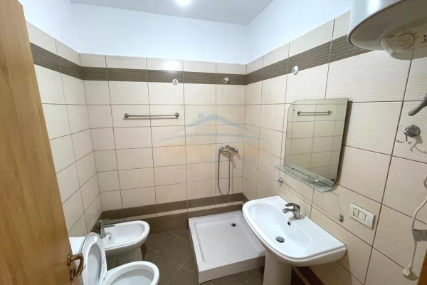 Shtepi ne shitje Apartament ne Tirane, 1+1, Mobilimi Pjeserisht e mobiluar, Pagesa 84,000  Euro.