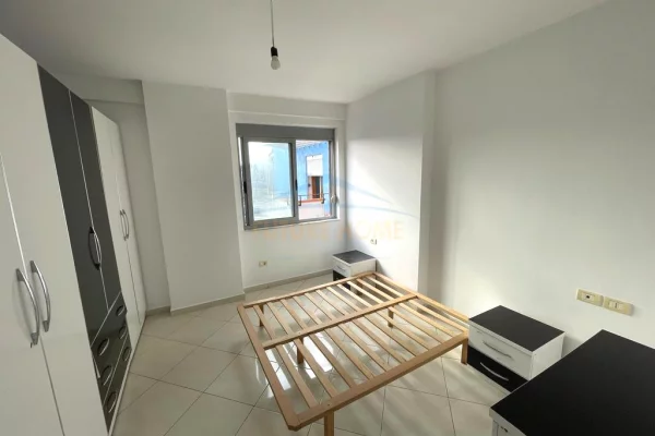 Shtepi ne shitje Apartament ne Tirane, 1+1, Mobilimi Pjeserisht e mobiluar, Pagesa 84,000  Euro.