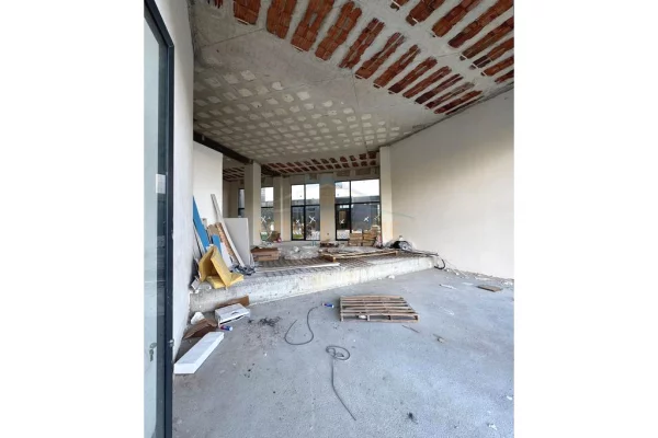 Business Property for Rent 1+1 in Tirana - 3,000 Euro