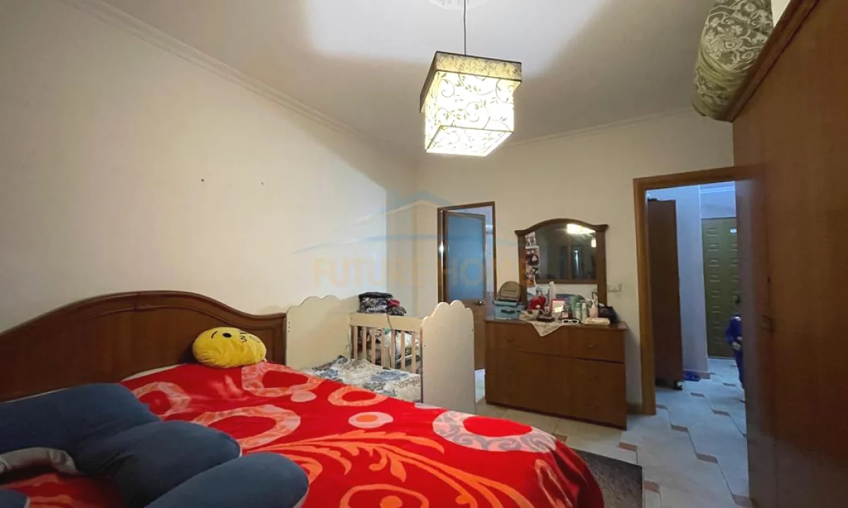 Shtepi ne shitje Apartament ne Tirane, 2+1, Mobilimi E mobiluar, Pagesa 128,000  Euro.