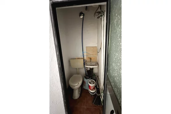 Shtepi ne shitje Apartament ne Tirane, 1+1, Mobilimi Bosh, pa mobiluar, Pagesa 118,000  Euro.