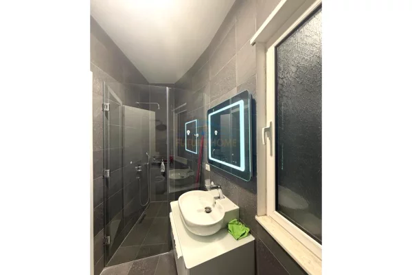 Shtepi ne shitje Apartament ne Tirane, 3+1, Mobilimi E mobiluar, Pagesa 141,000  Euro.