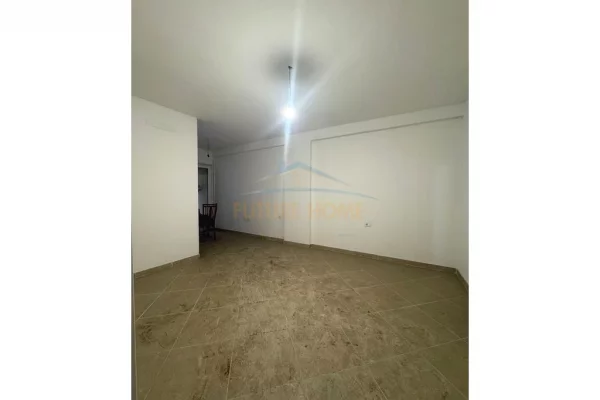 Shtepi ne shitje Apartament ne Sarande, 2+1, Mobilimi Bosh, pa mobiluar, Pagesa 200,000  Euro.