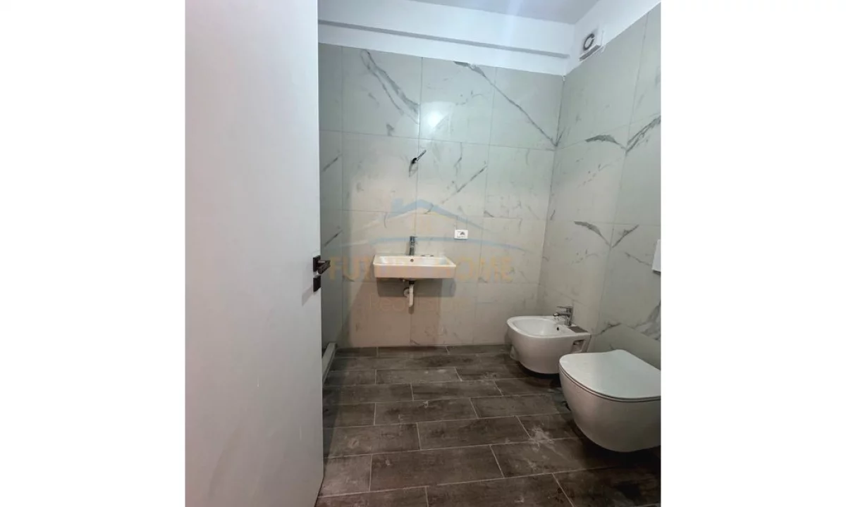 Shtepi ne shitje Apartament ne Sarande, 2+1, Mobilimi Bosh, pa mobiluar, Pagesa 200,000  Euro.