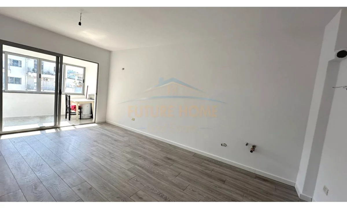 Shtepi ne shitje Apartament ne Tirane, 1+1, Mobilimi Bosh, pa mobiluar, Pagesa 105,000  Euro.