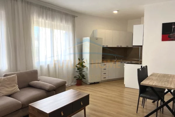 Shtepi ne shitje Vila Luksoze ne Tirane, 4+1, Mobilimi E mobiluar, Pagesa 350,000  Euro.