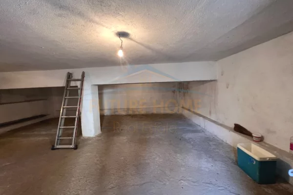 Shtepi ne shitje Vila Luksoze ne Tirane, 4+1, Mobilimi E mobiluar, Pagesa 350,000  Euro.