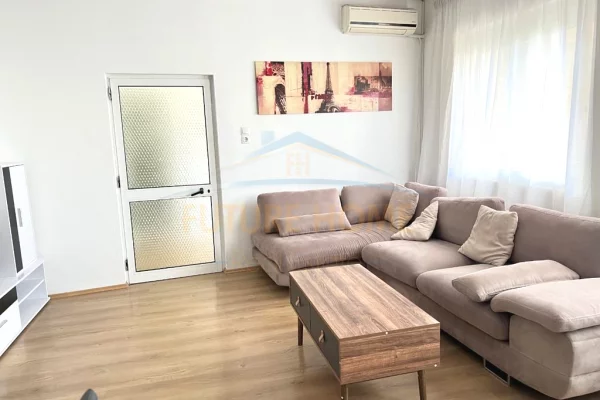 Shtepi ne shitje Vila Luksoze ne Tirane, 4+1, Mobilimi E mobiluar, Pagesa 350,000  Euro.