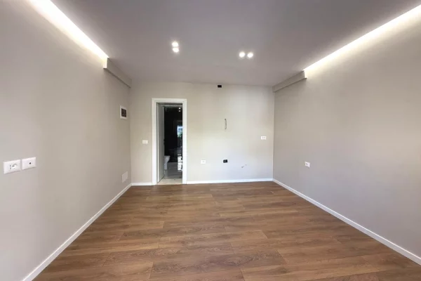 Business Property in Sale 5+1 in Tirana - 82,000 Euro