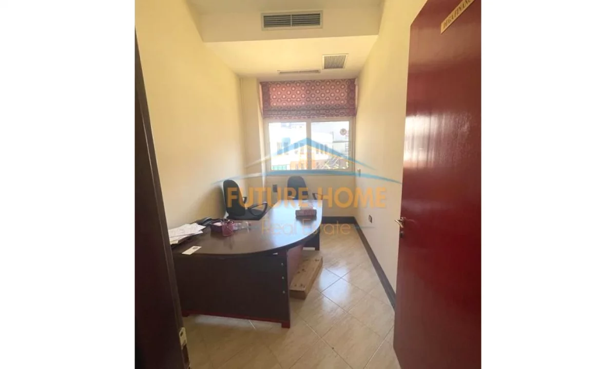 Shtepi ne shitje Apartament ne Tirane, 3+1, Mobilimi Bosh, pa mobiluar, Pagesa 240,000  Euro.