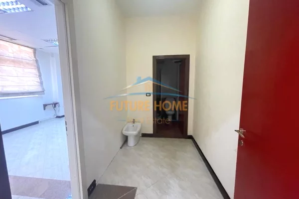 Shtepi ne shitje Apartament ne Tirane, 3+1, Mobilimi Bosh, pa mobiluar, Pagesa 240,000  Euro.