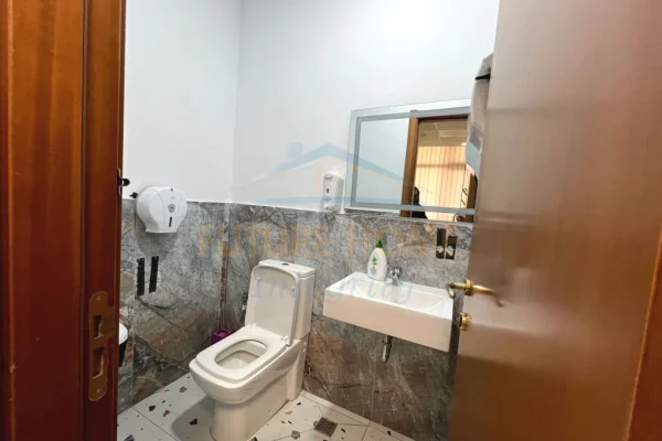 Jap me qira ambjent biznesi për zyra, Bllok, Tiranë.