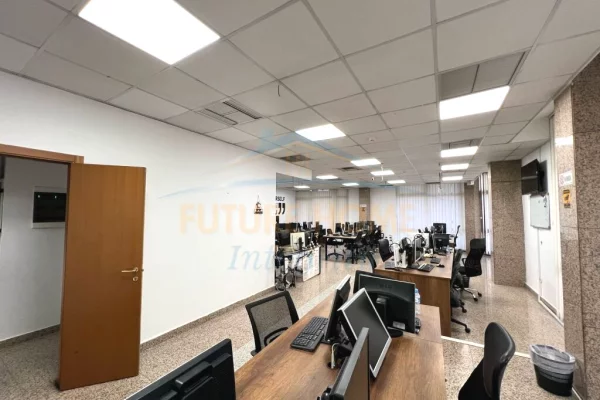 Jap me qira ambjent biznesi per zyra, Bllok, Tirane.