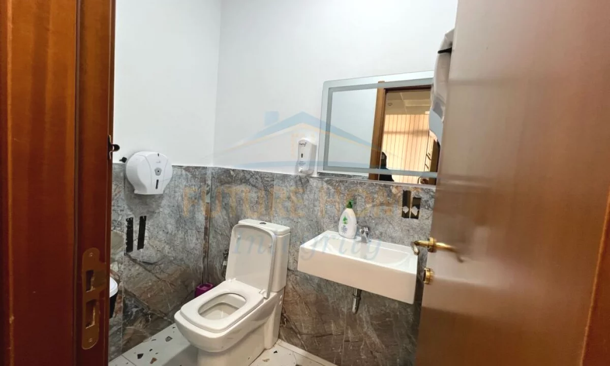 Jap me qira ambjent biznesi per zyra, Bllok, Tirane.