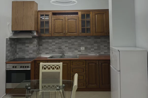 Shtepi me qera Apartament ne Tirane, 1+1, Mobilimi E mobiluar, Pagesa 55,000  Leke.