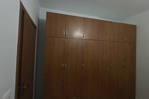 Shtepi me qera Apartament ne Tirane, 1+1, Mobilimi E mobiluar, Pagesa 55,000  Leke.