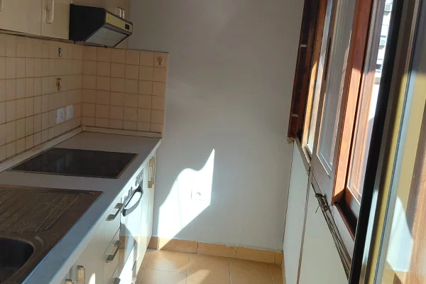 Shtepi me qera Apartament ne Tirane, 1+1, Mobilimi E mobiluar, Pagesa 50,000  Leke.