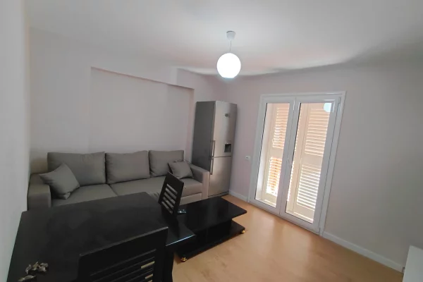 Shtepi me qera Apartament ne Tirane, 1+1, Mobilimi E mobiluar, Pagesa 50,000  Leke.