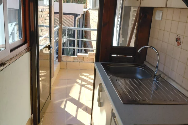 Shtepi me qera Apartament ne Tirane, 1+1, Mobilimi E mobiluar, Pagesa 50,000  Leke.