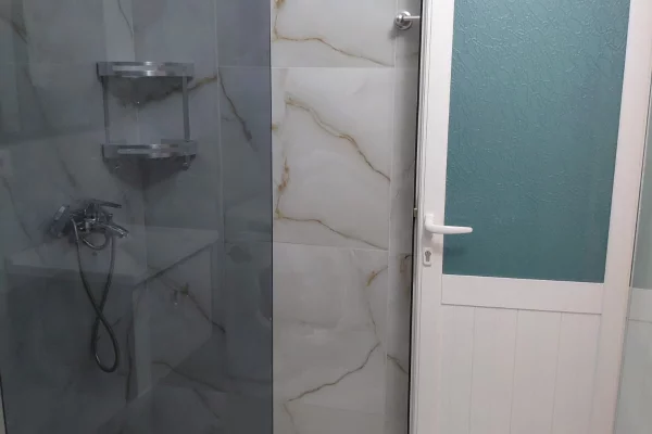 Shtepi me qera Apartament ne Tirane, 1+1, Mobilimi E mobiluar, Pagesa 50,000  Leke.