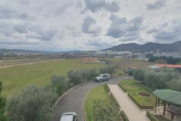 Shtepi ne shitje Vila Luksoze ne Tirane, 6+1, Mobilimi E mobiluar, Pagesa 1,200,000  Euro.