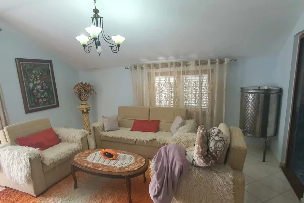 Shtepi ne shitje Vila Luksoze ne Tirane, 6+1, Mobilimi E mobiluar, Pagesa 1,200,000  Euro.