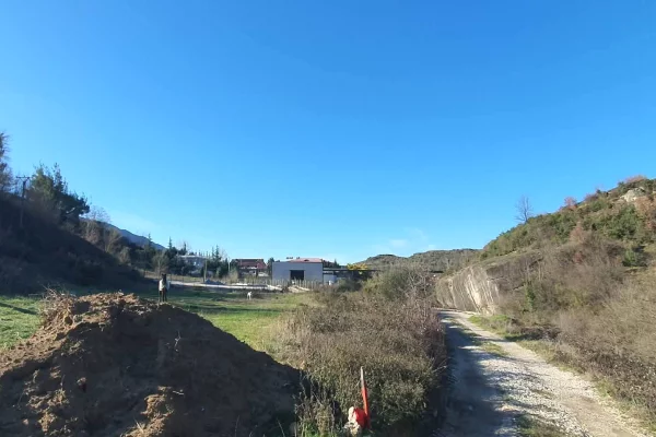 Truall ose Toke ne Tirane - 70,000 Euro