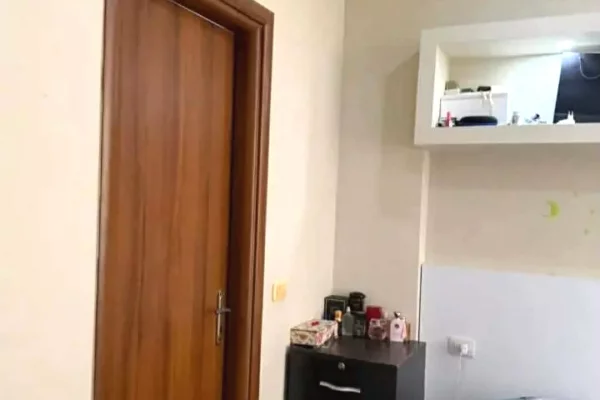 Shtepi ne shitje Apartament ne Tirane, 2+1, Mobilimi E mobiluar, Pagesa 14,000,000  Leke.