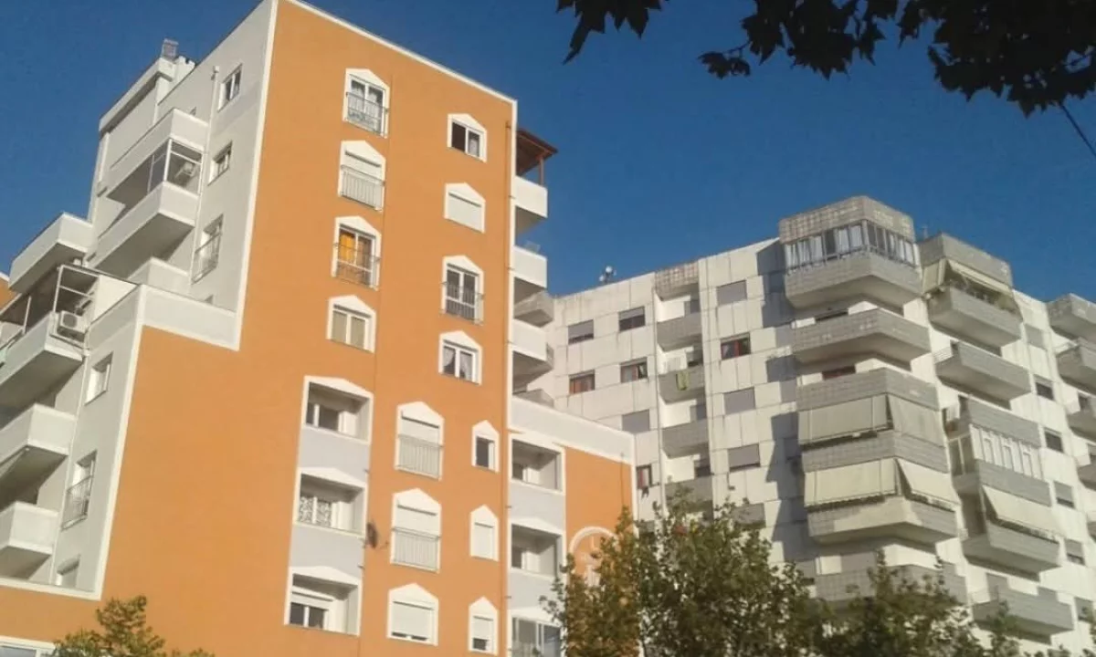 Shtepi ne shitje Apartament ne Tirane, 2+1, Mobilimi E mobiluar, Pagesa 135,000  Euro.