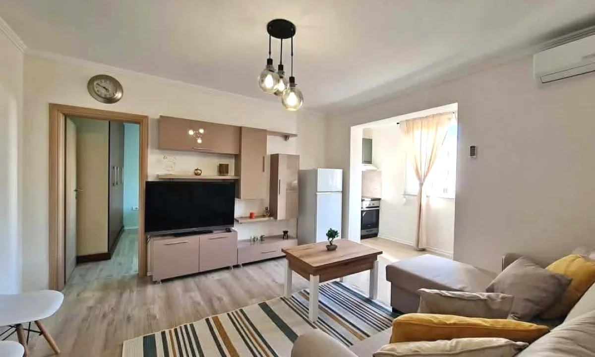 Shtepi ne shitje Apartament ne Tirane, 1+1, Mobilimi E mobiluar, Pagesa 8,800,000  Leke.