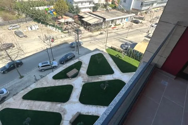 Shtepi me qera Apartament ne Tirane, 2+1, Mobilimi E mobiluar, Pagesa 700  Euro.