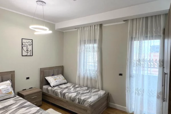 Shtepi ne shitje Apartament ne Tirane, 2+1, Mobilimi E mobiluar, Pagesa 16,700,000  Leke.