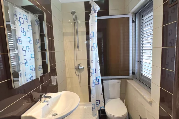 Shtepi ne shitje Apartament ne Tirane, 2+1, Mobilimi E mobiluar, Pagesa 16,700,000  Leke.