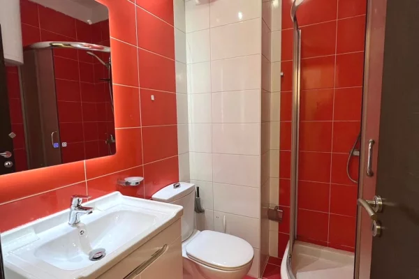 Shtepi ne shitje Apartament ne Tirane, 2+1, Mobilimi E mobiluar, Pagesa 16,700,000  Leke.