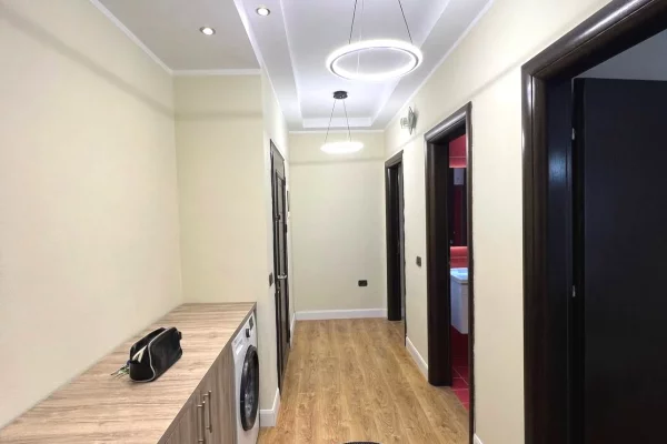 Shtepi ne shitje Apartament ne Tirane, 2+1, Mobilimi E mobiluar, Pagesa 16,700,000  Leke.