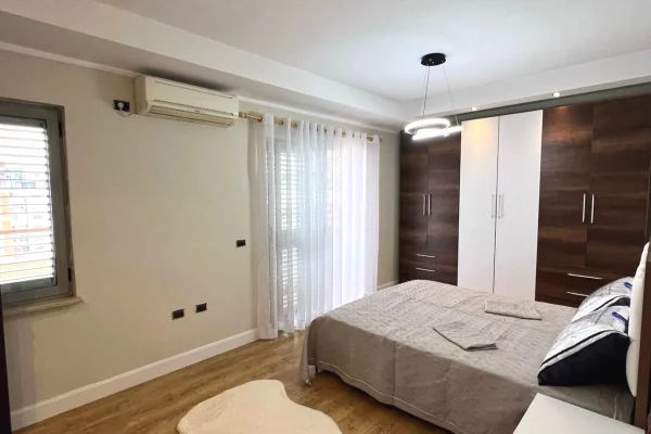 Shtepi ne shitje Apartament ne Tirane, 2+1, Mobilimi E mobiluar, Pagesa 16,700,000  Leke.