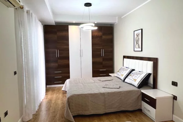 Shtepi ne shitje Apartament ne Tirane, 2+1, Mobilimi E mobiluar, Pagesa 16,700,000  Leke.